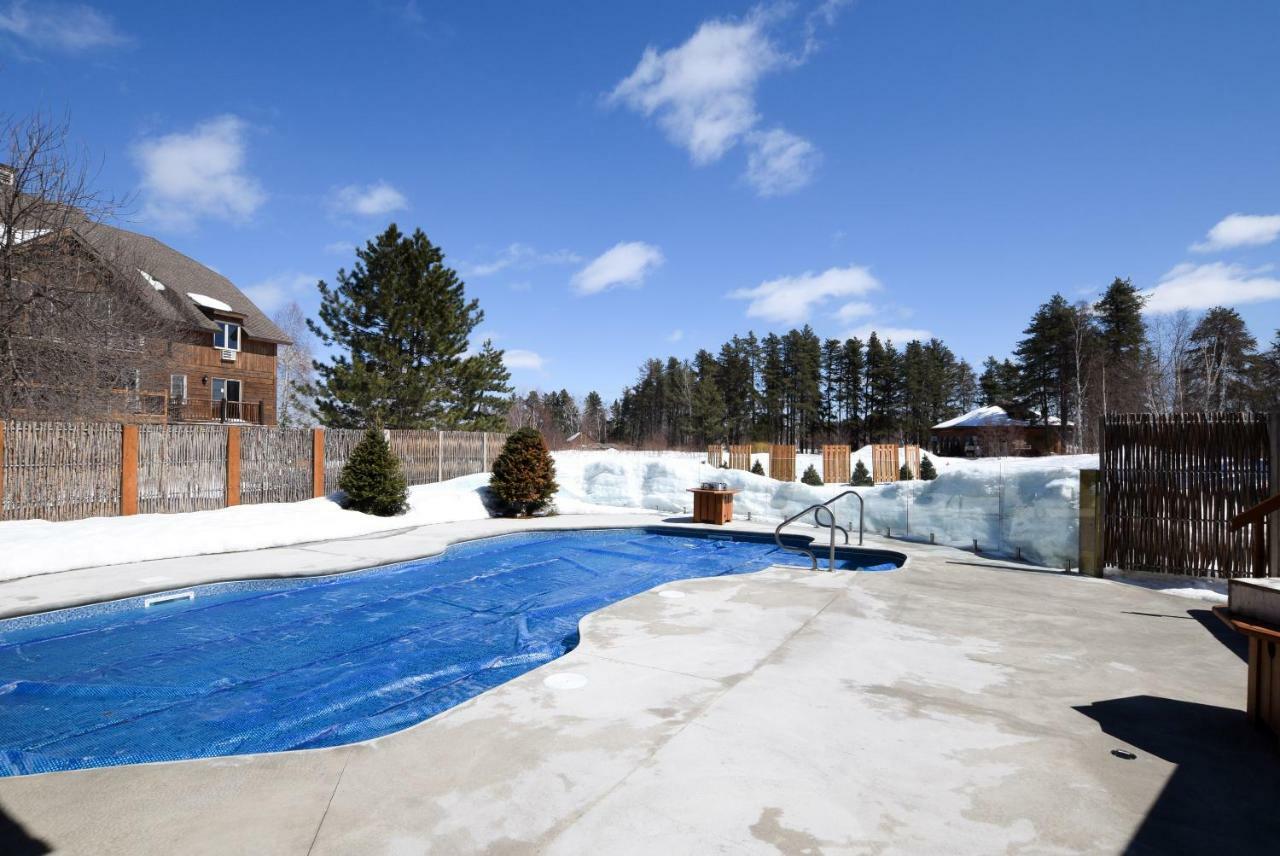 Les Condos Du Lac Taureau- Rooms & Condos Saint-Michel des Saints Bagian luar foto
